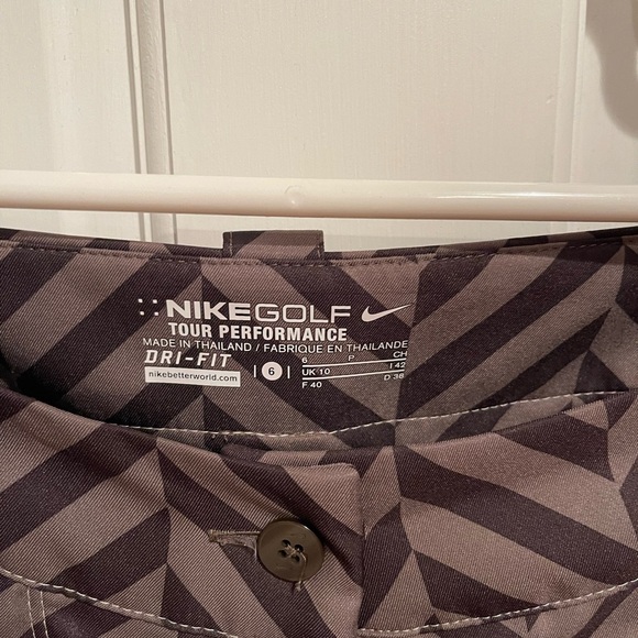 Nike Women's Golf Black and Gray Patterned Shorts - Picture 2 of 5